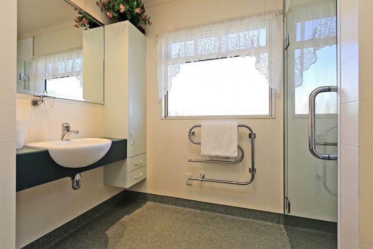 Photo of property in 10 Rutland Place, Taradale, Napier, 4112