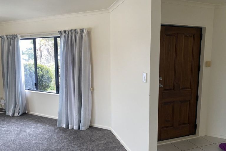 Photo of property in 40 Sunvista Avenue, Oteha, Auckland, 0632