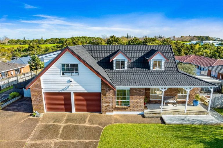 Photo of property in 65 Aviemore Drive, Highland Park, Auckland, 2010