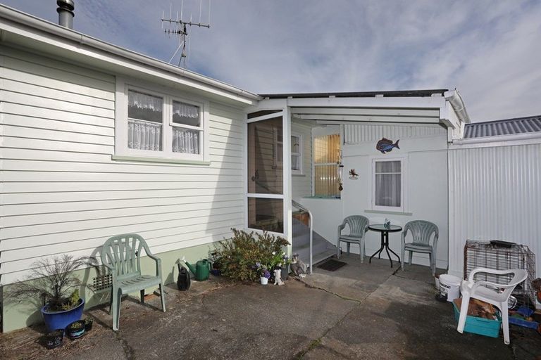 Photo of property in 25 Ngahina Street, Marton, 4710