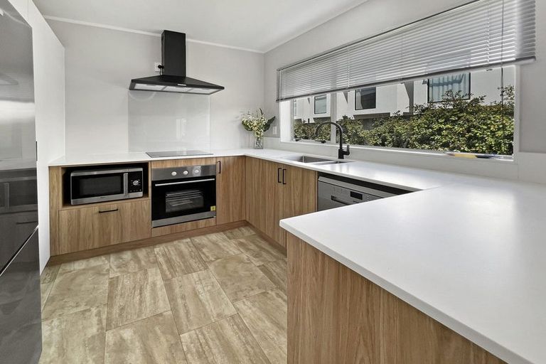 Photo of property in 15 Hocken Place, Mangere Bridge, Auckland, 2022