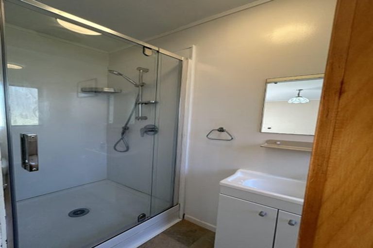 Photo of property in 102 Marina View Drive, West Harbour, Auckland, 0618