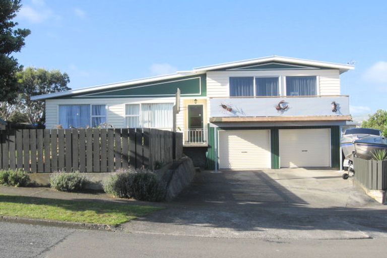 Photo of property in 7 Brian Place, Titahi Bay, Porirua, 5022