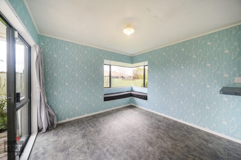 Photo of property in 146 Hillcrest Drive, Kelvin Grove, Palmerston North, 4414