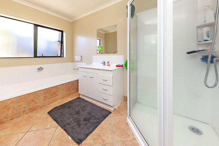 Photo of property in 15 Killeen Place, Flat Bush, Auckland, 2019