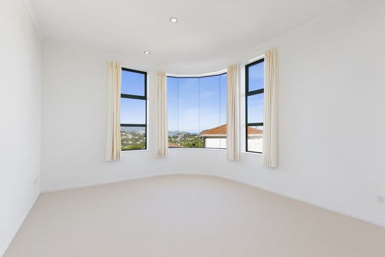 Photo of property in 14a Arahanga Grove, Maupuia, Wellington, 6022