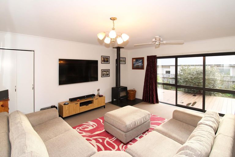 Photo of property in 10 Rexwood Estate, Carterton, 5713