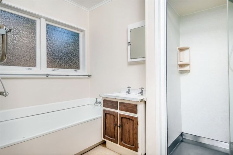 Photo of property in 115 Beach Haven Road, Beach Haven, Auckland, 0626