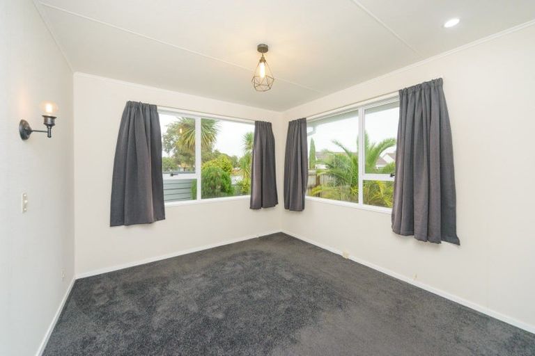 Photo of property in 28 Rhodes Drive, Kelvin Grove, Palmerston North, 4414