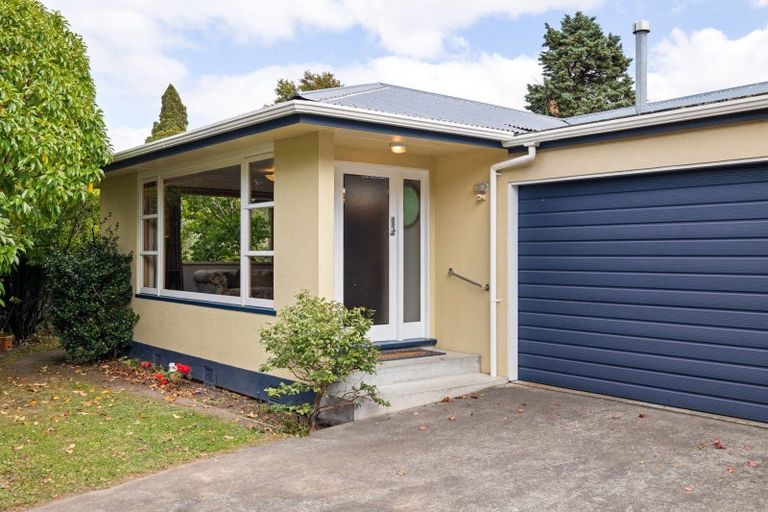 Photo of property in 23 Saint Albans Avenue, Hokowhitu, Palmerston North, 4410