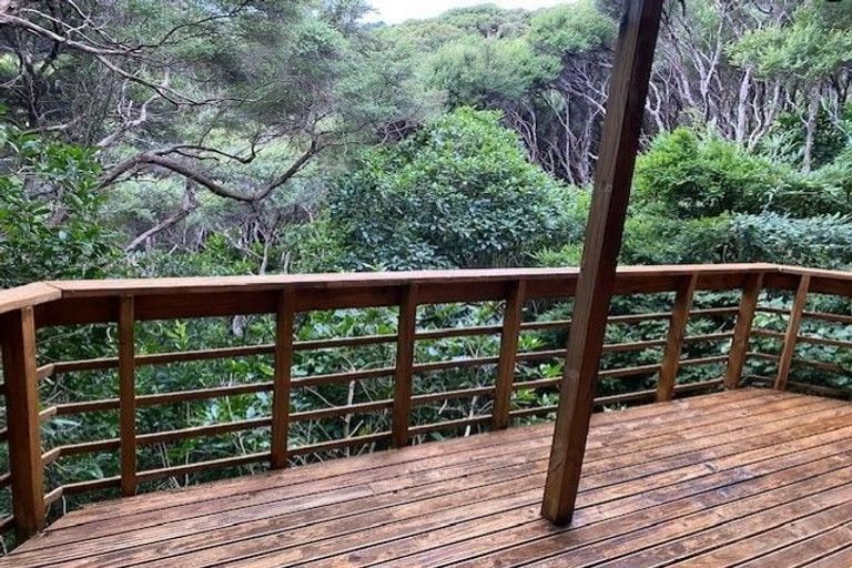 Photo of property in 18 Roys Road, Plimmerton, Porirua, 5026