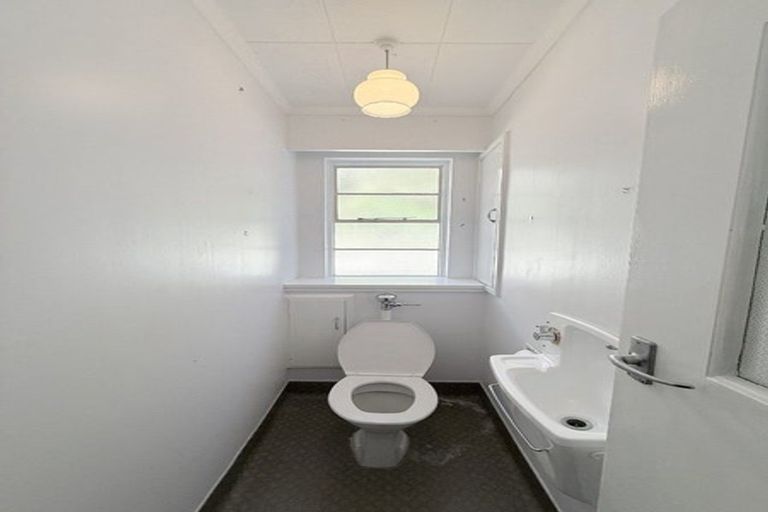 Photo of property in Wharenui Apartments, 274 Oriental Parade, Oriental Bay, Wellington, 6011