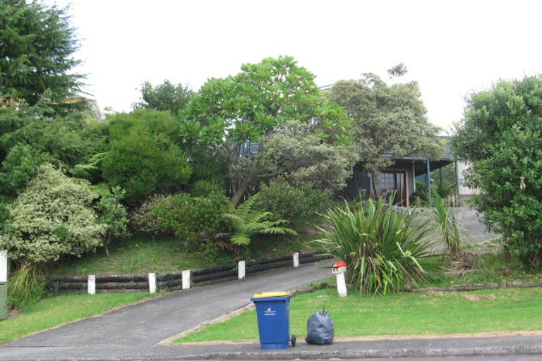 Photo of property in 12 Stallard Place, Glen Eden, Auckland, 0602