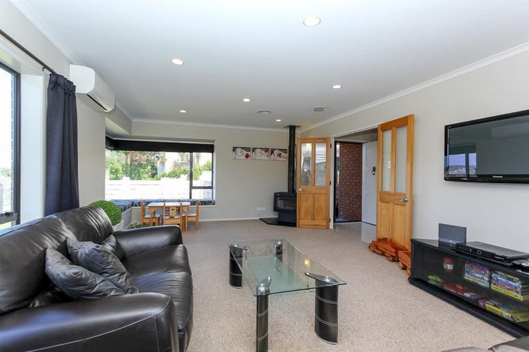 Photo of property in 13 Sandel Rise, Merrilands, New Plymouth, 4312