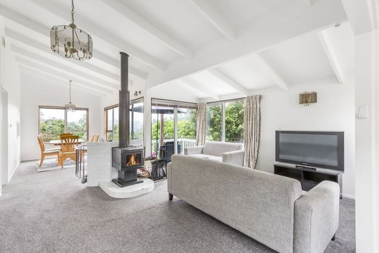 Photo of property in 32 Coroglen Avenue, Birkenhead, Auckland, 0626