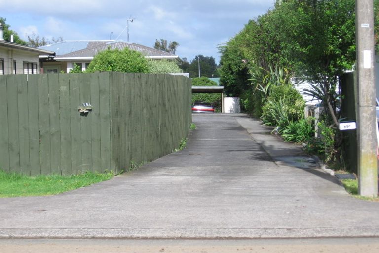 Photo of property in 35 Woodside Road, Massey, Auckland, 0614