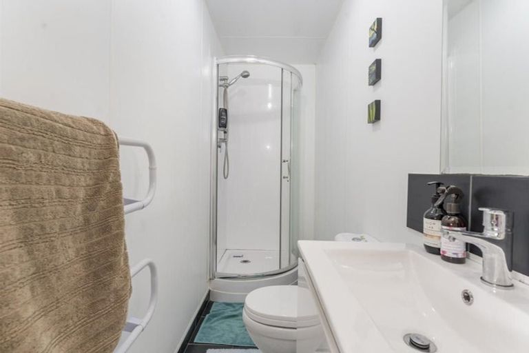 Photo of property in 92 Milton Terrace, Picton, 7220