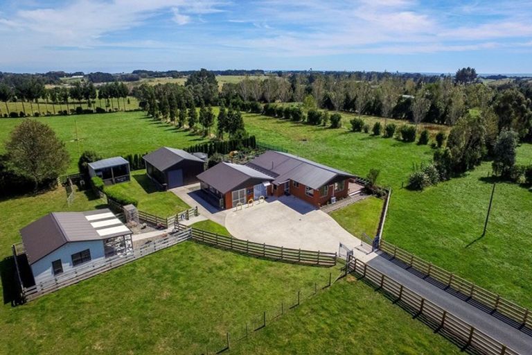 Photo of property in 318 Mountain Road, Lepperton, New Plymouth, 4373