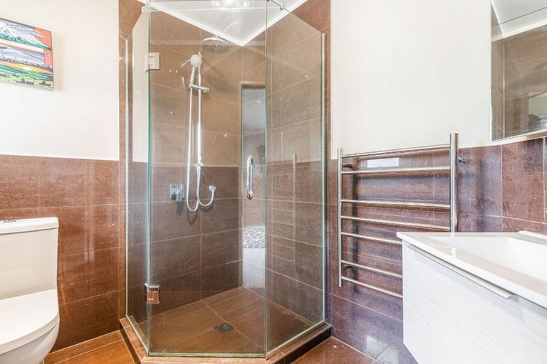 Photo of property in 14 Semillon Avenue, Henderson, Auckland, 0612