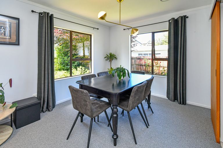 Photo of property in 15 Oakmont Place, Wattle Downs, Auckland, 2103