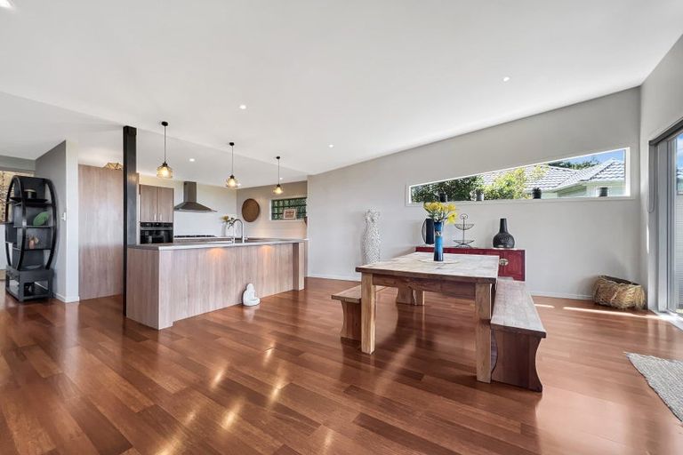 Photo of property in 56 Hollywood Avenue, Titirangi, Auckland, 0604