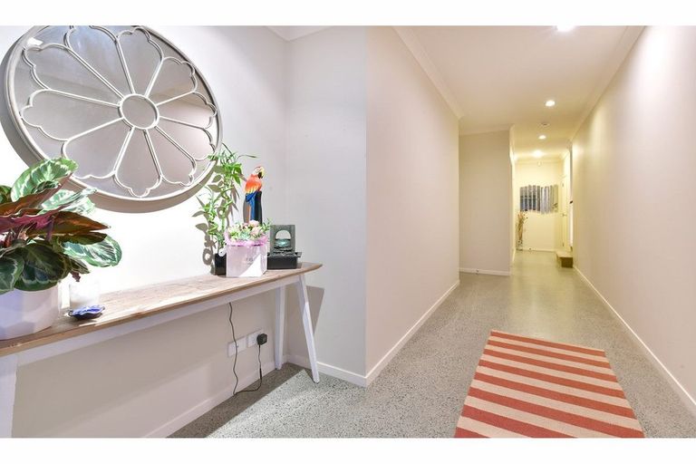 Photo of property in 92b Scott Road, Stanmore Bay, Whangaparaoa, 0932