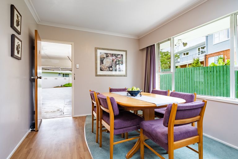 Photo of property in 17 Scanlen Terrace, Kelston, Auckland, 0602