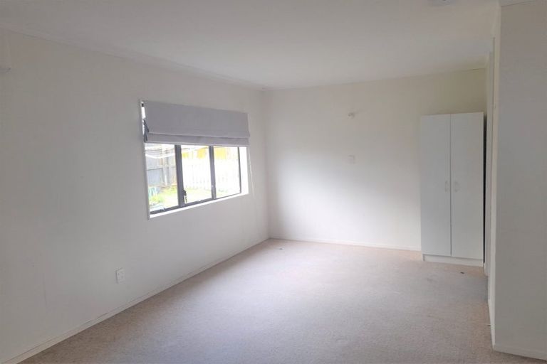 Photo of property in 1/29 De Quincey Terrace, Highland Park, Auckland, 2010