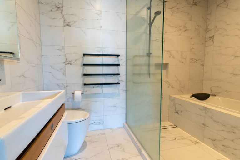 Photo of property in 306a Hurstmere Road, Takapuna, Auckland, 0622