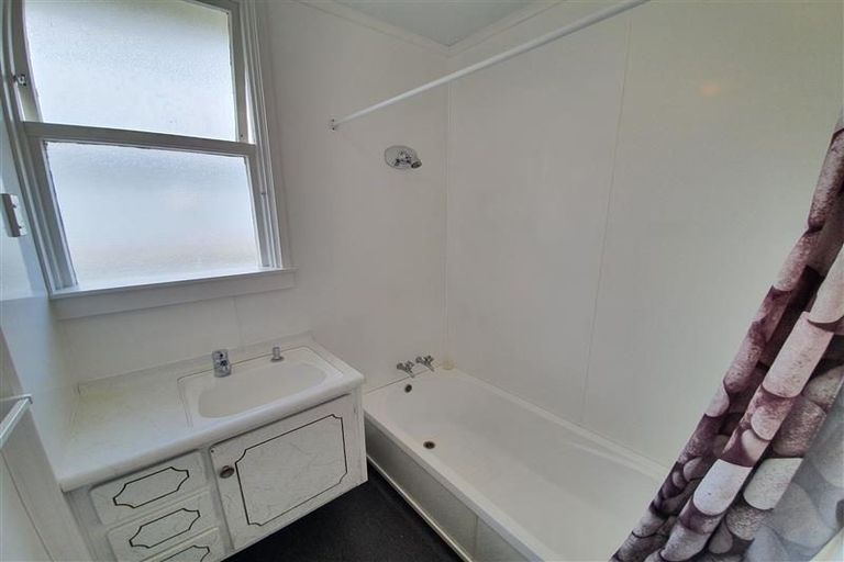 Photo of property in 11a Forth Terrace, Roslyn, Palmerston North, 4414