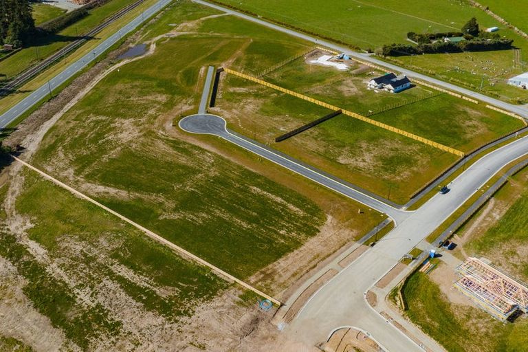 Photo of property in 6 Ravensbourne Avenue, Darfield, 7571