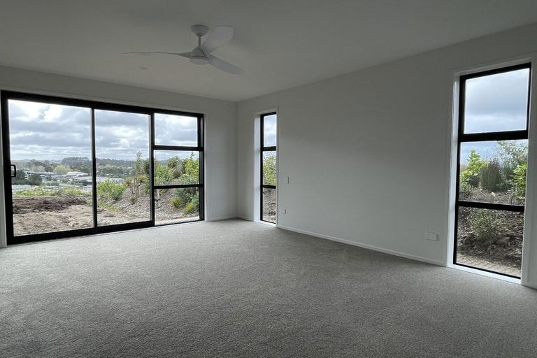 Photo of property in 13 Johnson Place, Stillwater, Silverdale, 0993