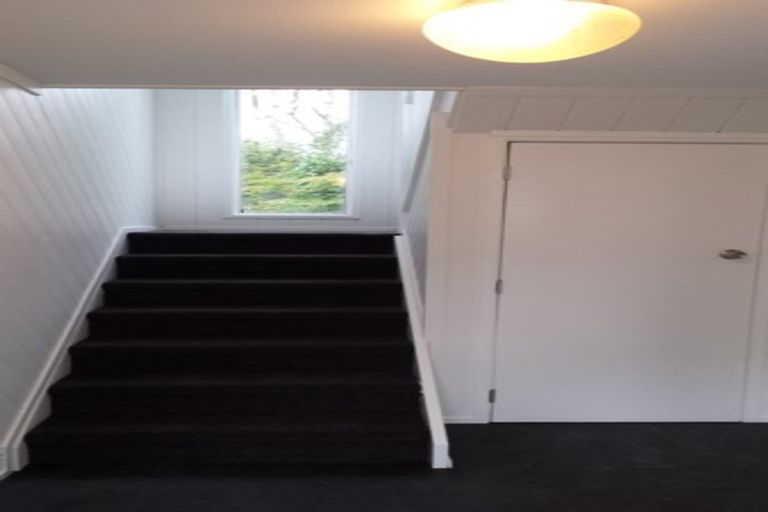 Photo of property in 27 Park Hill Road, Birkenhead, Auckland, 0626