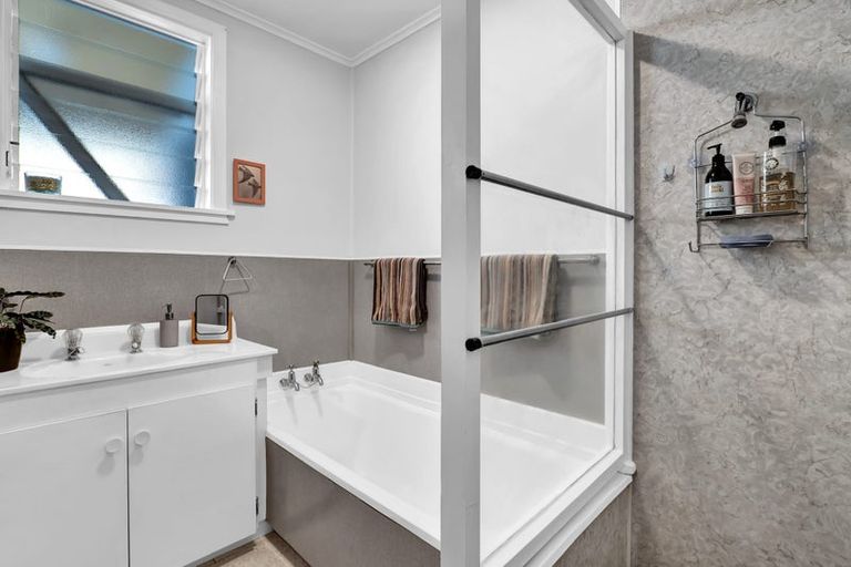 Photo of property in 8 Kitchener Terrace, Moturoa, New Plymouth, 4310