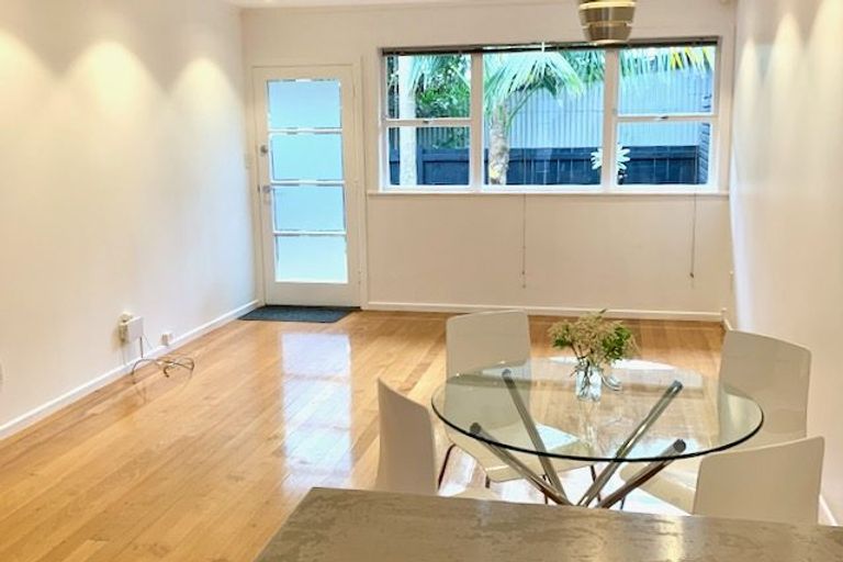 Photo of property in 502a Te Atatu Road, Te Atatu Peninsula, Auckland, 0610