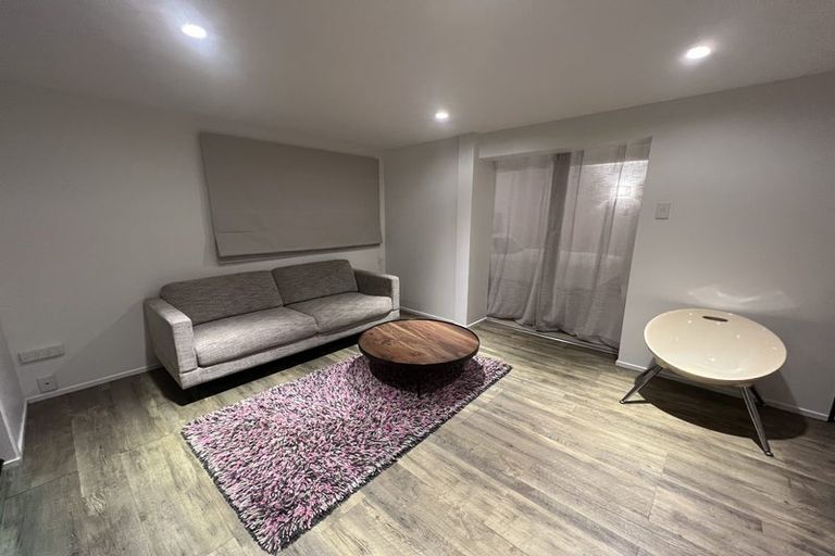 Photo of property in 1/50 La Trobe Street, Pakuranga Heights, Auckland, 2010