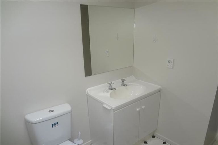 Photo of property in 2/3 Grove Road, Addington, Christchurch, 8024