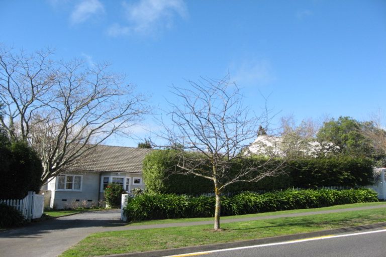 Photo of property in 5 Tauroa Road, Havelock North, 4130