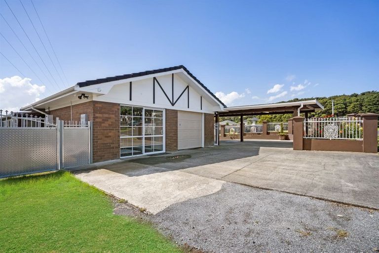 Photo of property in 121 Everglade Drive, Totara Heights, Auckland, 2105