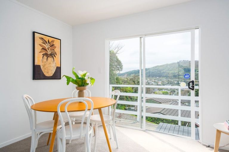 Photo of property in 22 Fyvie Avenue, Tawa, Wellington, 5028