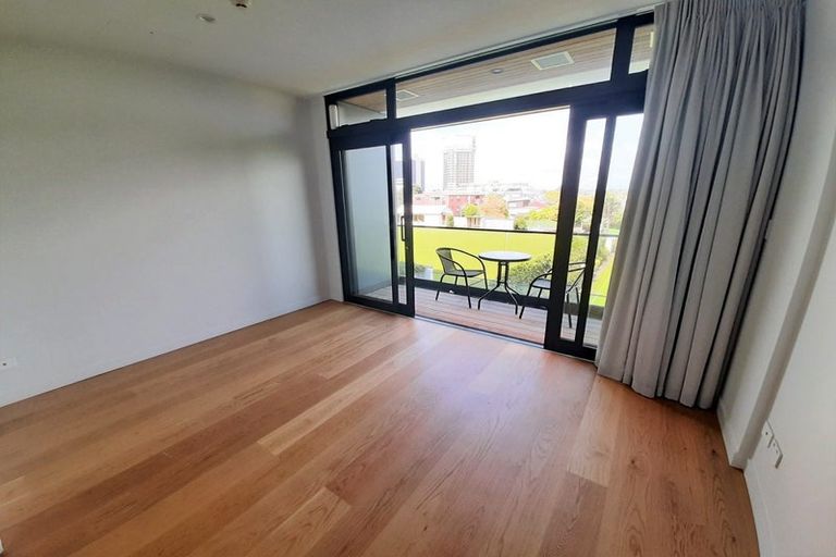 Photo of property in Frank Sargeson Apts, 106/80 Anzac Street, Takapuna, Auckland, 0622