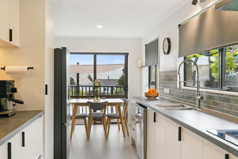 Photo of property in 11 Mandeville Crescent, Grenada Village, Wellington, 6037