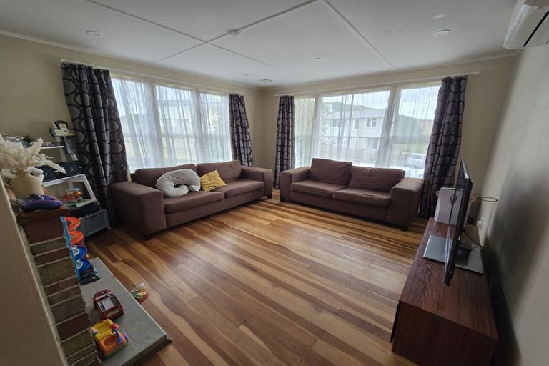 Photo of property in 10 York Place, Cannons Creek, Porirua, 5024