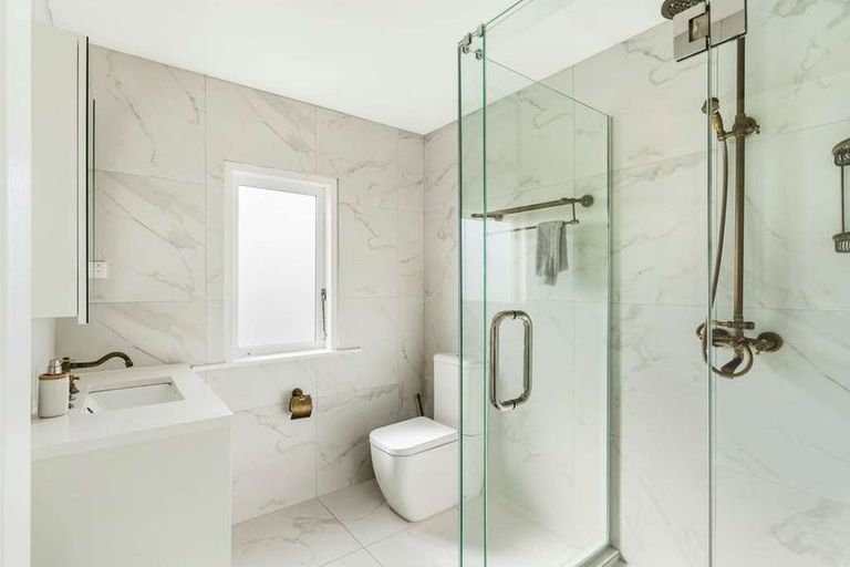 Photo of property in 88 Onewa Road, Northcote Point, Auckland, 0627