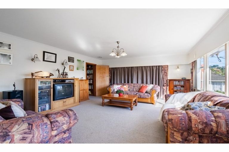 Photo of property in 16 Tomo Street, New Lynn, Auckland, 0600