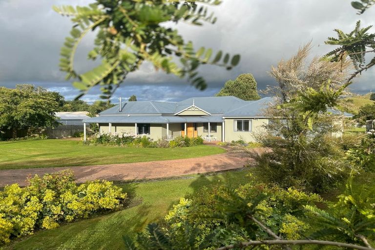 Photo of property in 20 Paraekaretu Street, Hunterville, 4730