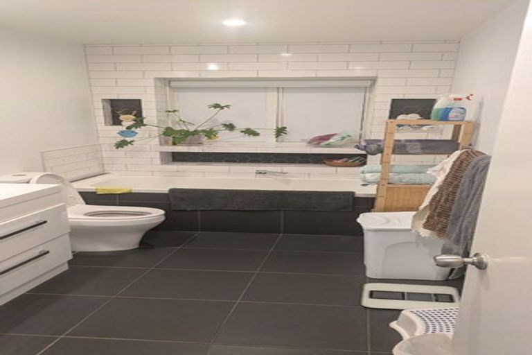 Photo of property in 54e Birkdale Road, Birkdale, Auckland, 0626