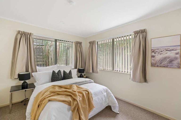Photo of property in 40 Regents Park Place, Westgate, Auckland, 0614