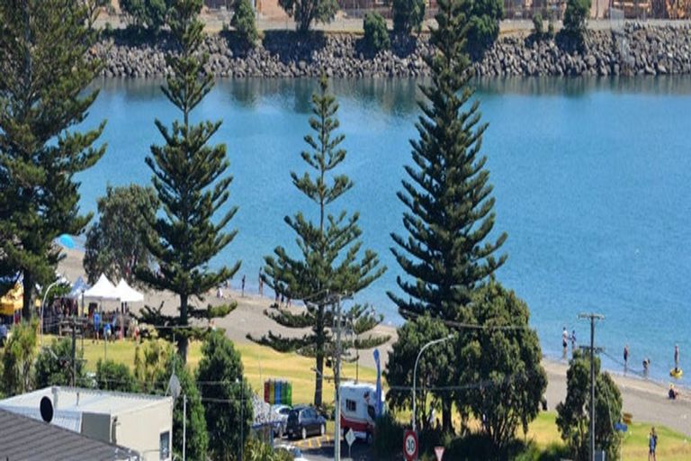 Photo of property in 9 South Road, Moturoa, New Plymouth, 4310