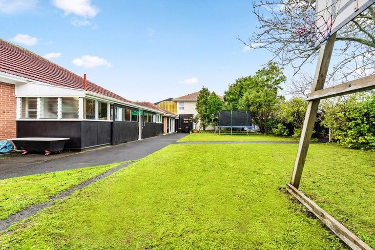 Photo of property in 36 Yeovil Road, Te Atatu Peninsula, Auckland, 0610